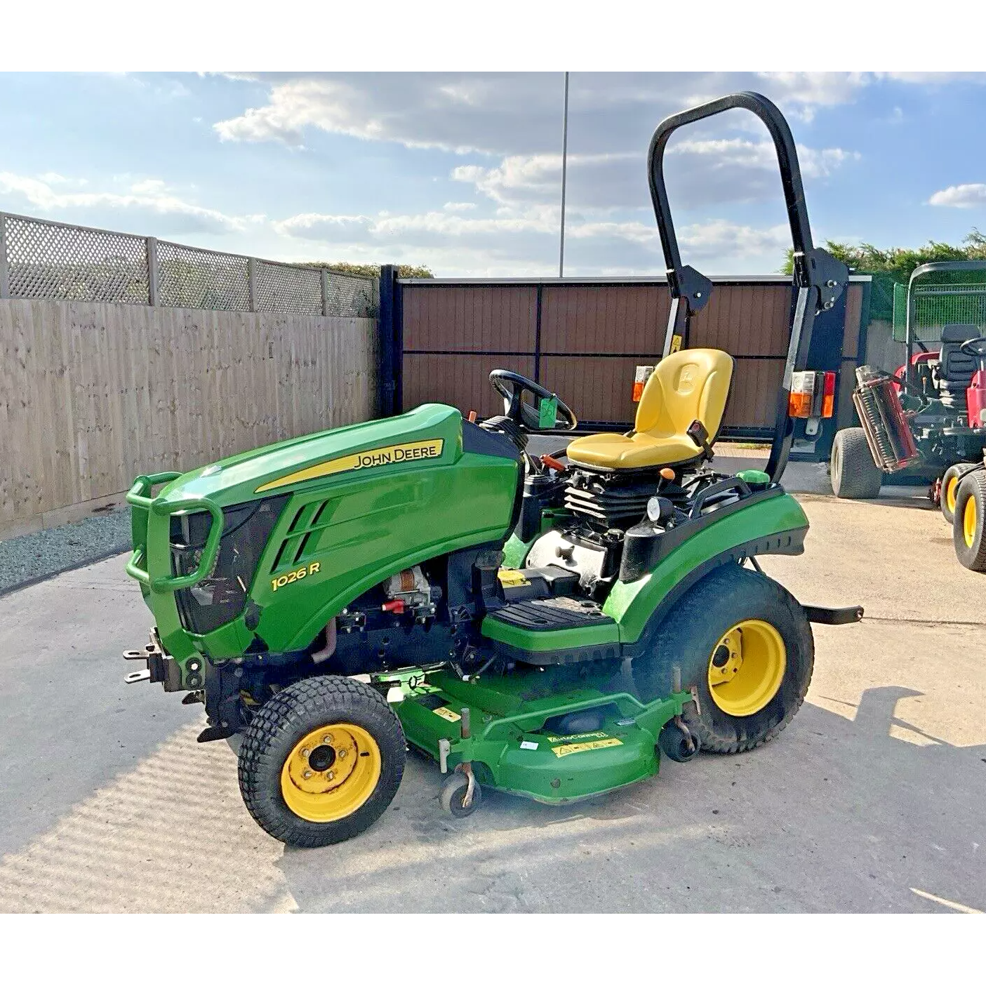 JOHN DEERE 1026R COMPACT TRACTOR WITH RIDE ON LAWN MOWER DECK